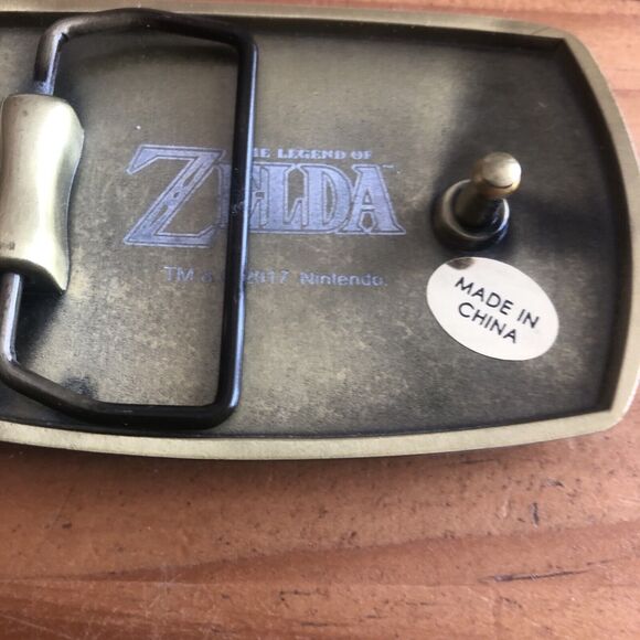 The Legend Of Zelda Triforce Belt Buckle Nintendo Gold 2017 HTF - Picture 3 of 5